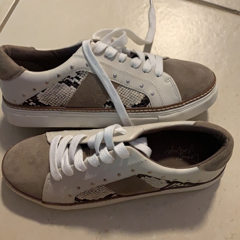 Cute never worn shoes
